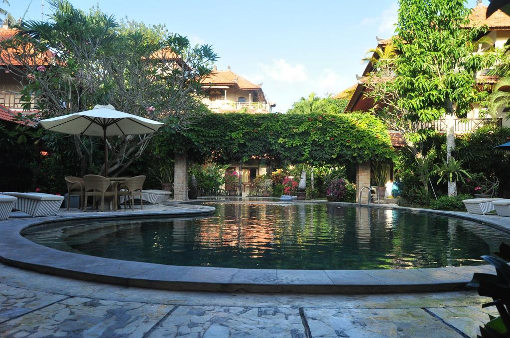 Kusnadi Hotel Legian Extérieur photo