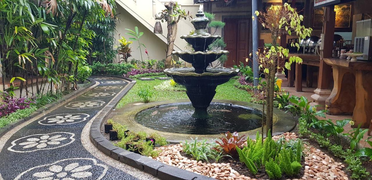 Kusnadi Hotel Legian Extérieur photo