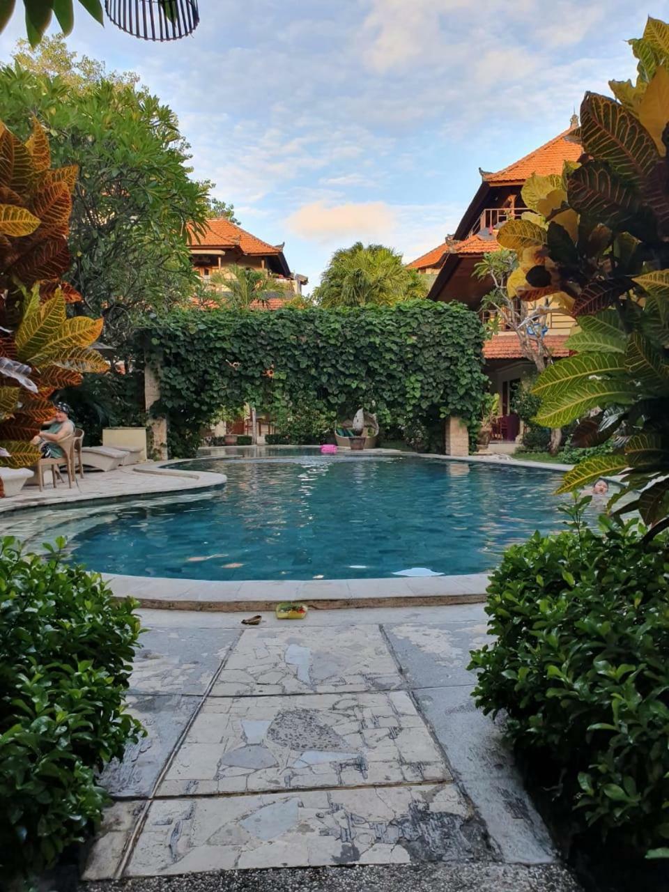 Kusnadi Hotel Legian Extérieur photo